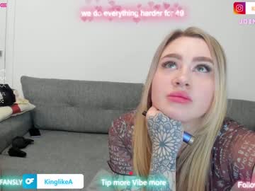 female cam couple kinglikea image #3575258