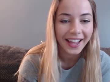 babyfayced  female  webcam