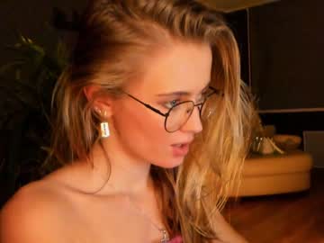 female cam girl linellali image #2906118