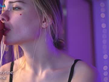 female cam girl emmber image #979487