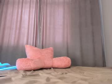 female cam girl naomi_25 image #3425649