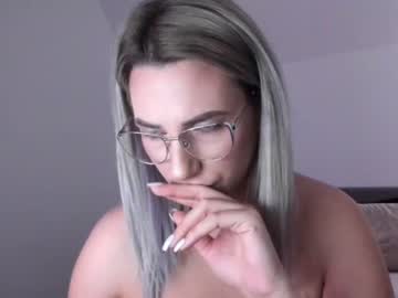 female cam girl allayah image #3012018