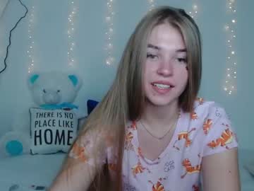 female cam girl little__cherrry image #2492534