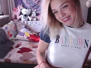 female cam girl babyfromtheforest image #2344388