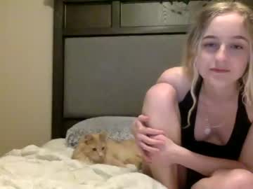 female cam girl peachezzs image #1208242