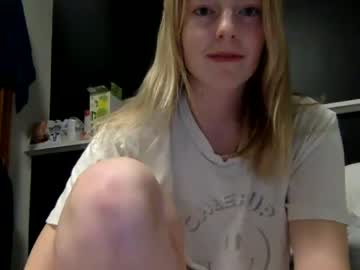 female cam girl binket image #3994017