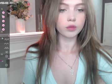 female cam girl small_blondee image #2760945