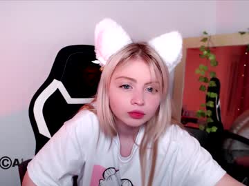 female cam girl shy_blondiee image #3702217