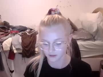 sexyblondestarr  female  webcam