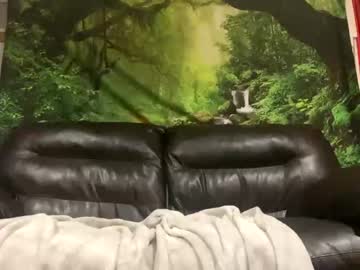 female cam couple crittybangs image #2544647