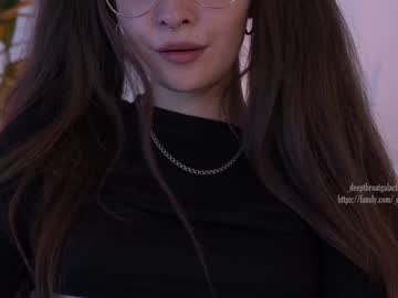 female cam girl _deepthroatgalactica image #2109024