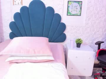 zoee_cute  female  webcam