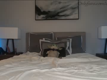 female cam couple ari_lovexo image #2599872