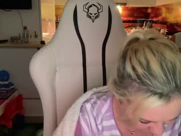 female cam girl kiradivine image #3551553