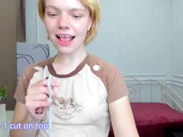 female cam girl little_shy_mia image #2726171