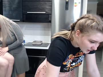 female cam couple renae_tom image #3608411