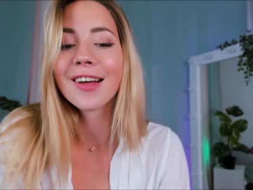 female cam girl emmi_rosee image #2740158