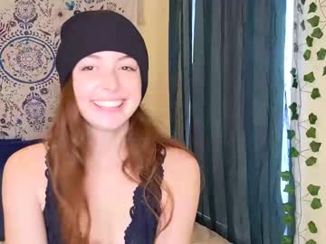 female cam girl _heytheredelilah image #2962557