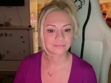female cam girl kiradivine image #3673007