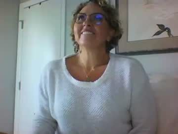 momnxtdoor  female  webcam