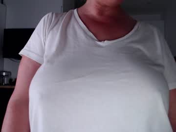 female cam girl kiradivine image #2246461