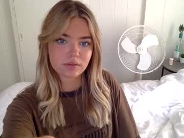 female cam girl littlemaryjane19 image #1140669