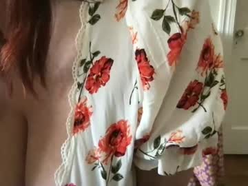 female cam girl lilwetpeach image #3665349