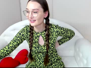 female cam girl downlanding_me image #3929052