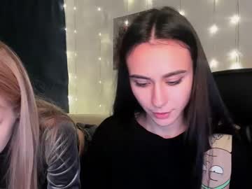 female cam couple sarahwelddy image #2883837