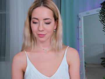 female cam girl emmi_rosee image #1196079
