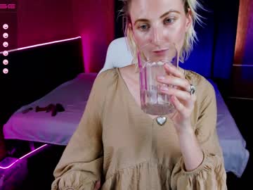 female cam girl eva__blonde image #2122773