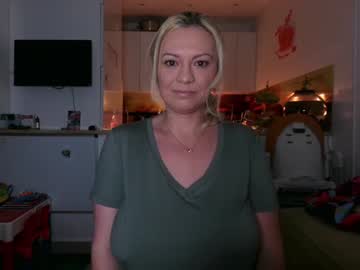 female cam girl kiradivine image #3315965