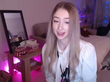 female cam girl gudeeetama image #243656