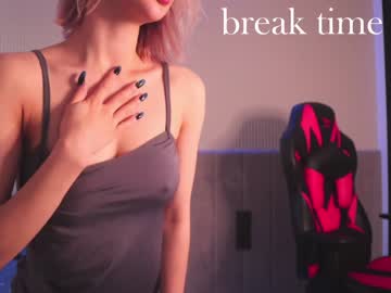 female cam girl angella_kleee image #3009435