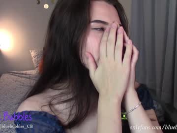 female cam girl blue_bubbles118 image #345186