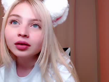 female cam girl shy_blondiee image #3674267