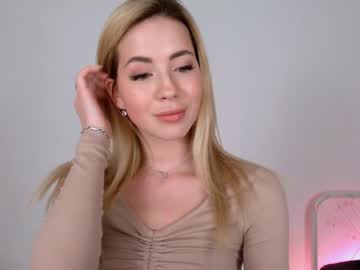female cam girl emmi_rosee image #1433827