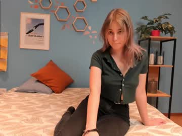 annstee  female  webcam