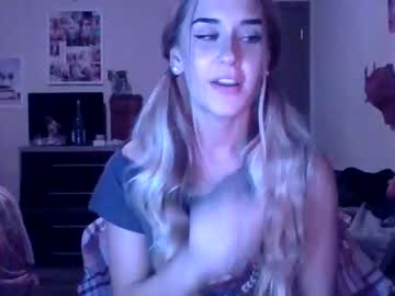 blondebubble  female  webcam