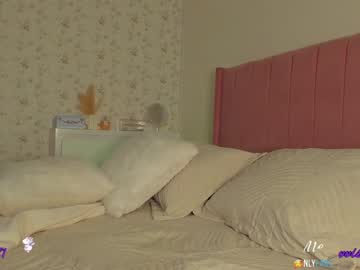 female cam girl veroniqe_lounge image #2082203