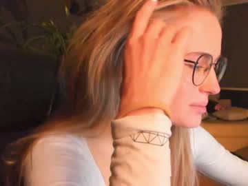 female cam girl linellali image #2977426