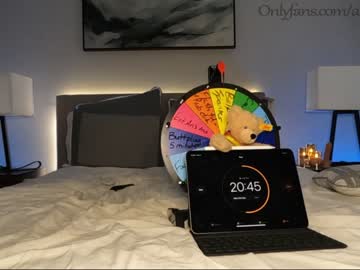 female cam couple ari_lovexo image #1558054