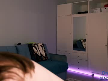 female cam girl _blackbee_ image #2032490