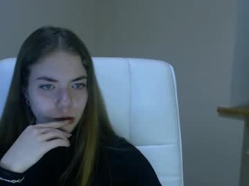 female cam girl zoey_deuttch image #3677720