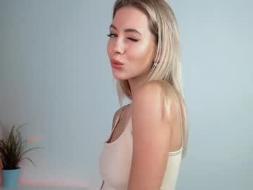 female cam girl emmi_rosee image #578423
