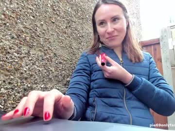 female cam girl eatmypie69 image #3915256