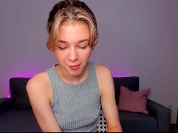 female cam girl holly____ image #3198399