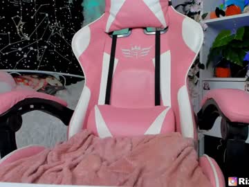 female cam girl littleflufflepuff image #301844
