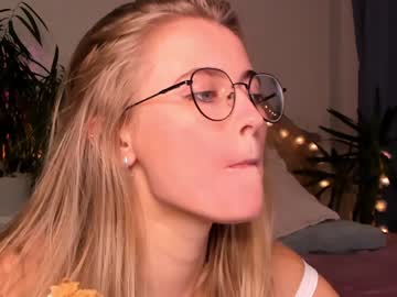 female cam girl linellali image #2704401