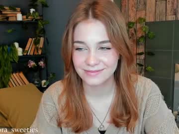 female cam couple thomashelena image #1244904